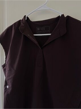 figs espresso rafaela scrub top